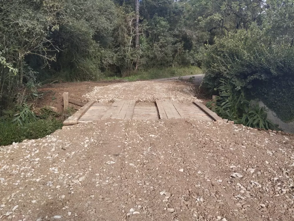 Ponte no bairro Seminário é liberada após reconstrução